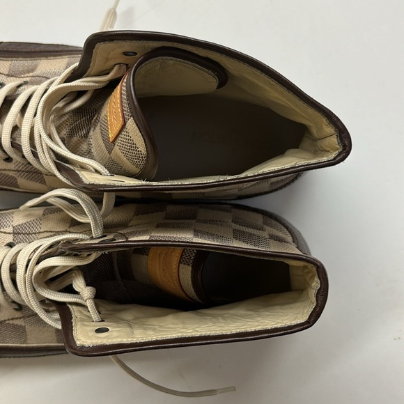 Louis Vuitton - Picture 12 of 12